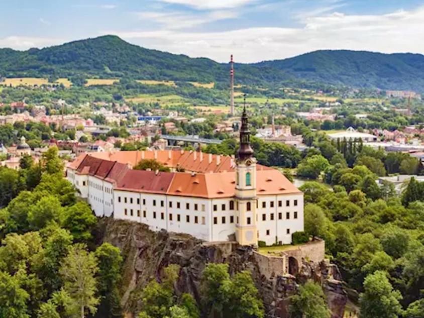 Laurahaus Villa Decin Buitenkant foto