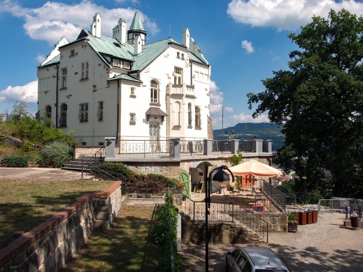 Laurahaus Villa Decin Buitenkant foto