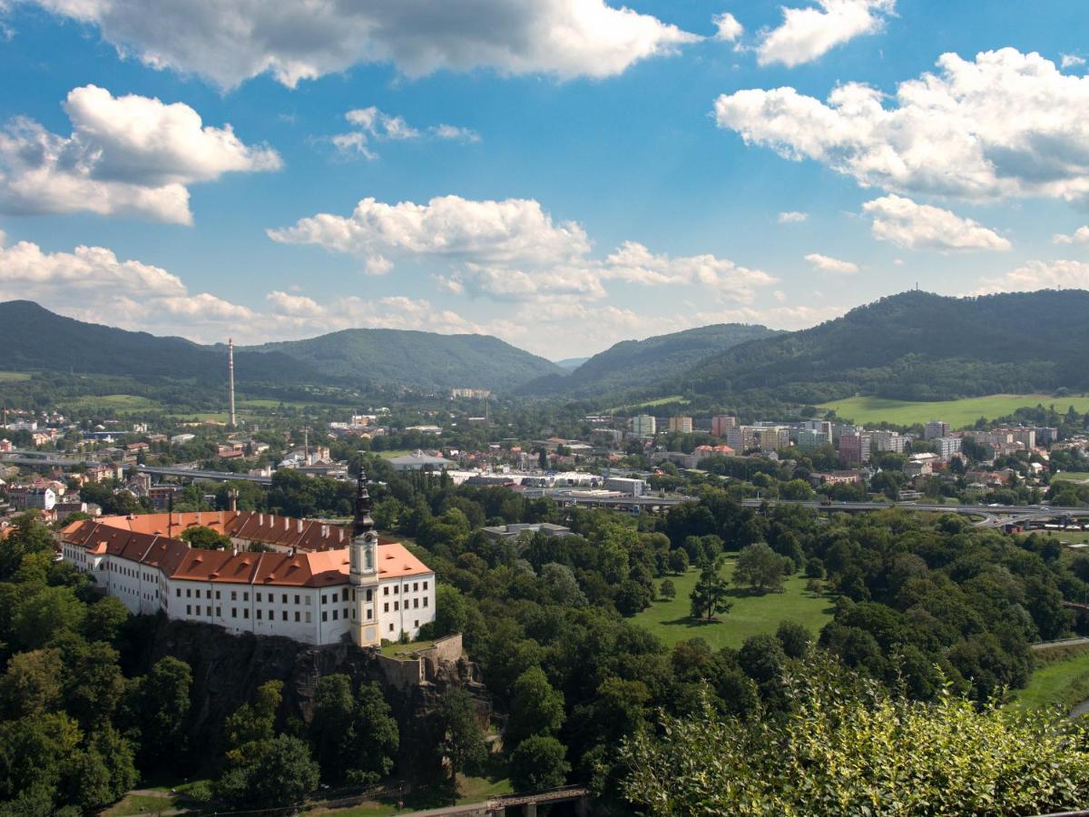 Laurahaus Villa Decin Buitenkant foto